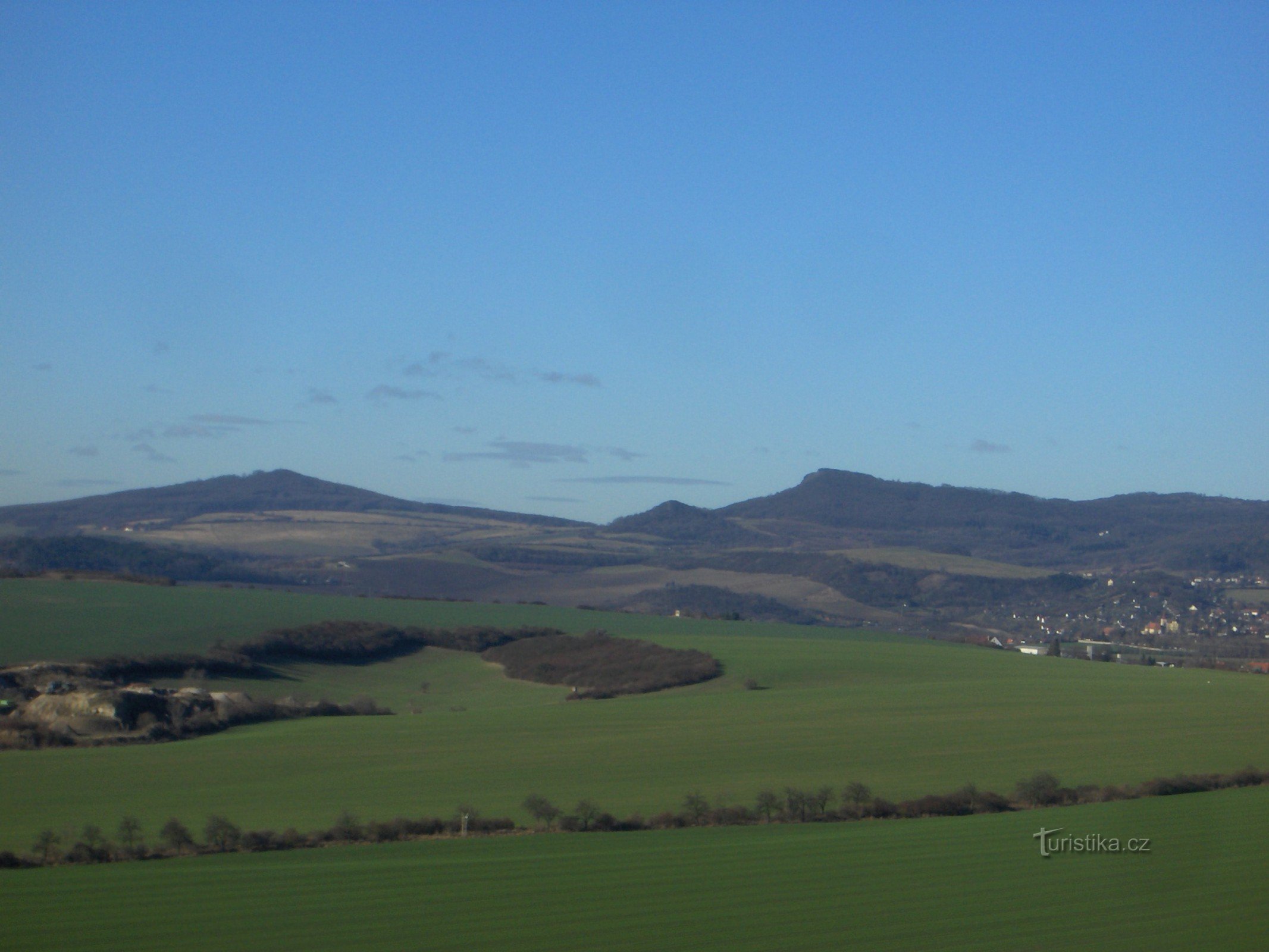 Blick auf Plešivec und Hradiště