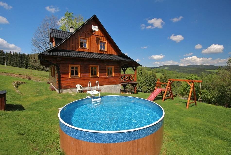 Vue de la cabane en rondins