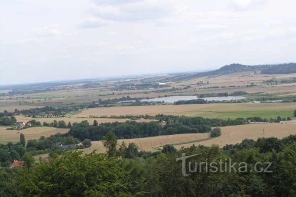 utsikt över dammarna från utsiktspunkten Vítkov (Prachovské skaly)