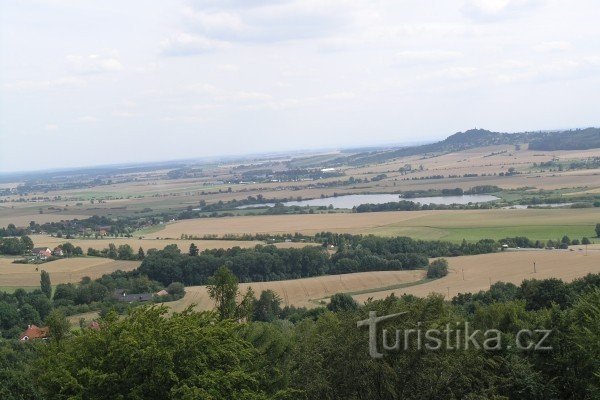 uitzicht op de vijvers vanuit het uitkijkpunt Vítkov (Prachovské skaly)