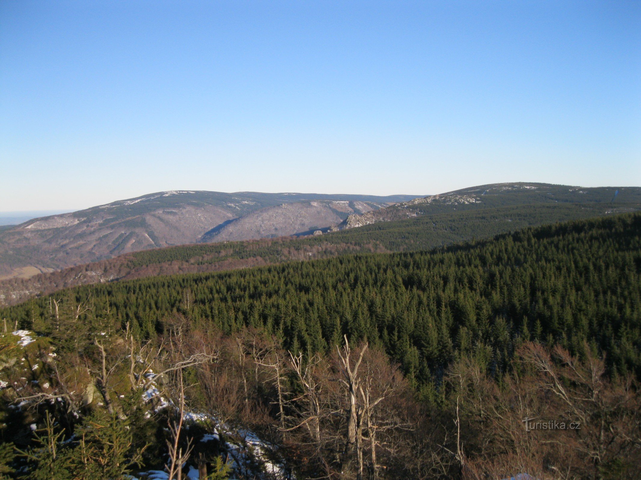 Utsikt över Smrk (det högsta berget i den tjeckiska delen av Jizerabergen).
