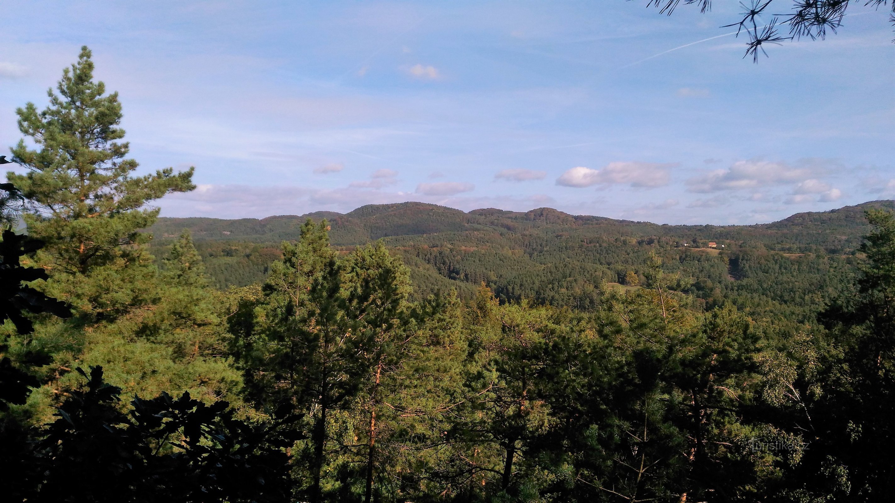 vue sur Uhelný vrch, Zámecký vrch