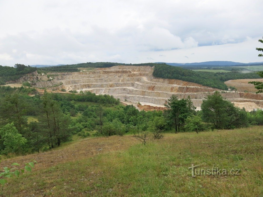 Blick auf die großflächige Čertovy schody