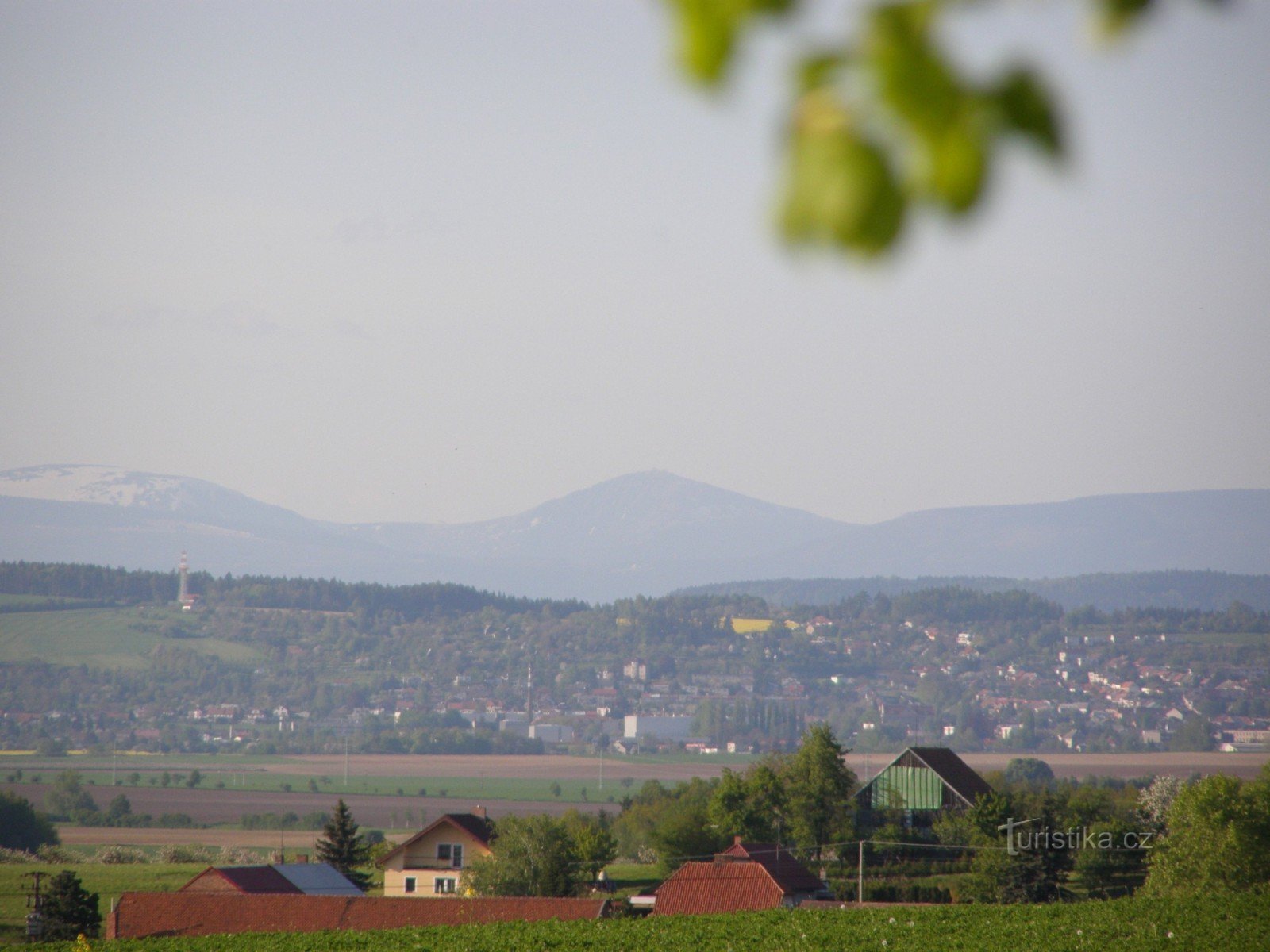 Blick von Petrovice auf die Schneekoppe