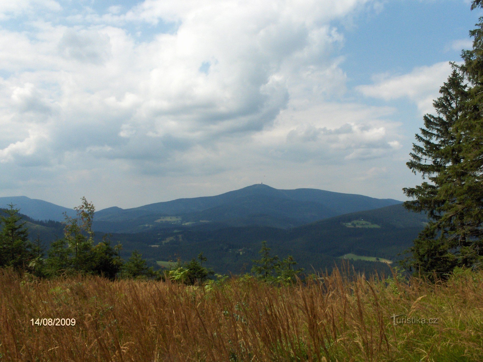 Blick von der Straße auf Bíly Kříž 1