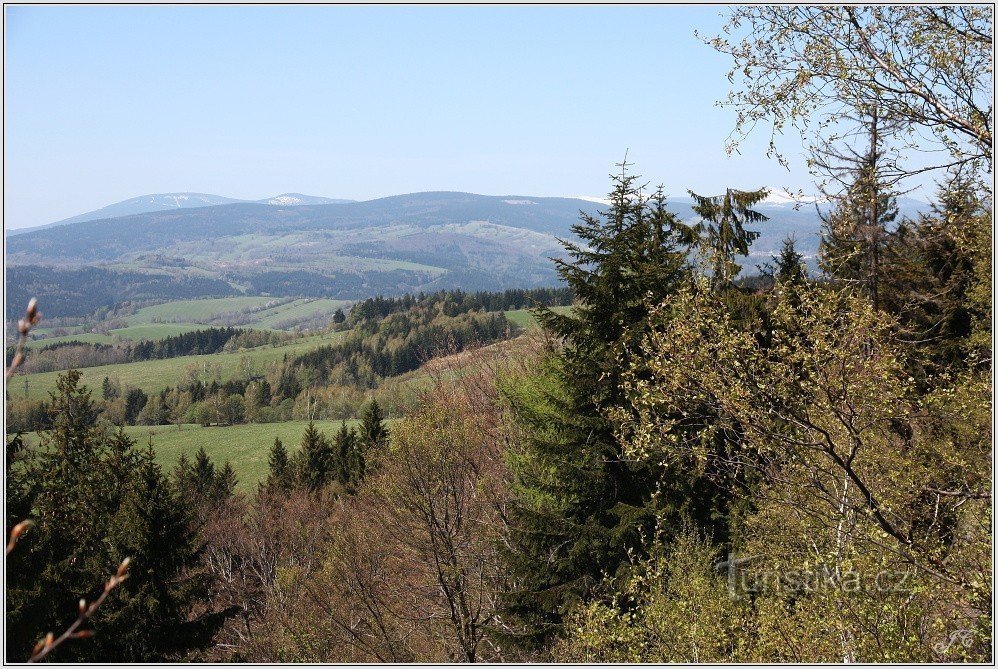 Utsikt från Janské vrch till Giant Mountains