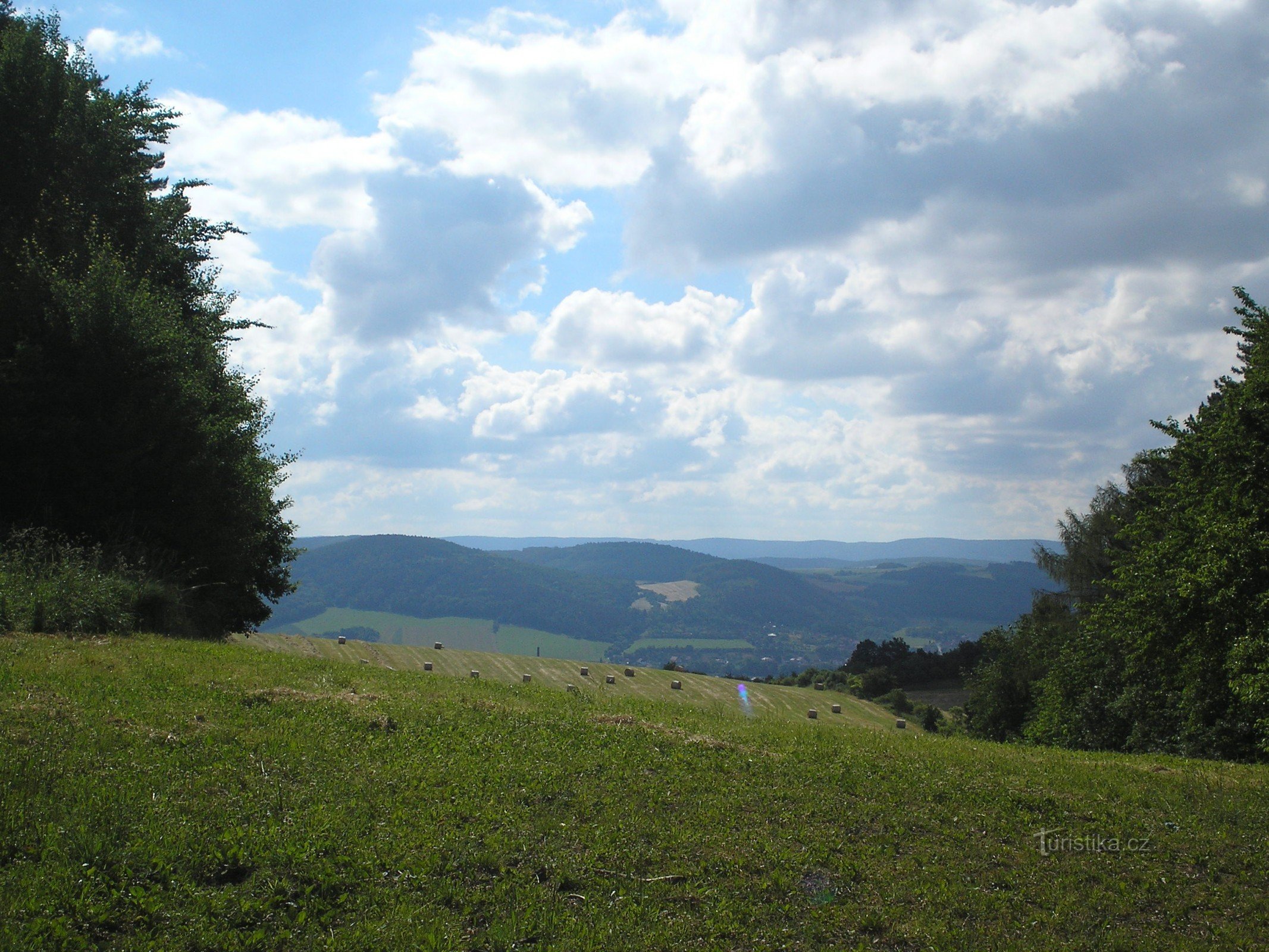 Het uitzicht vanaf het kruispunt Hřeben