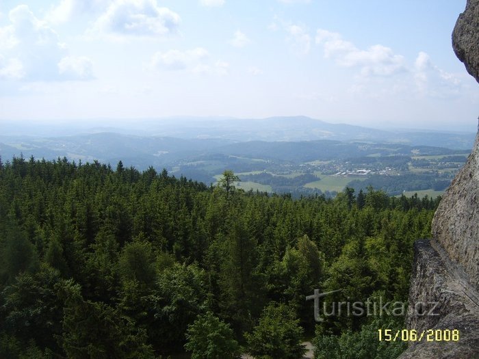 pogled z razglednega stolpa Černá Studnice