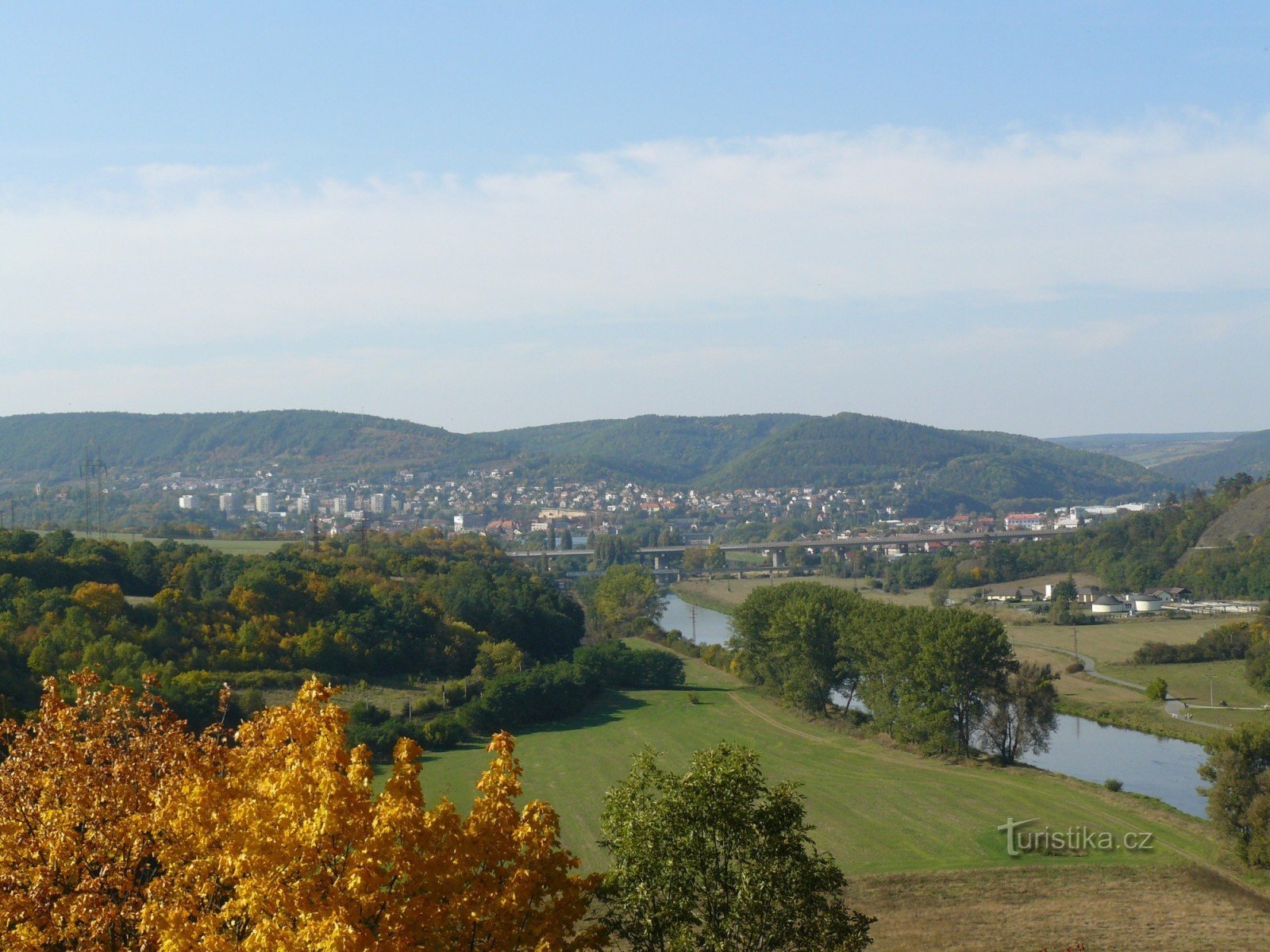 Blick von Tetín auf die Stadt Beroun