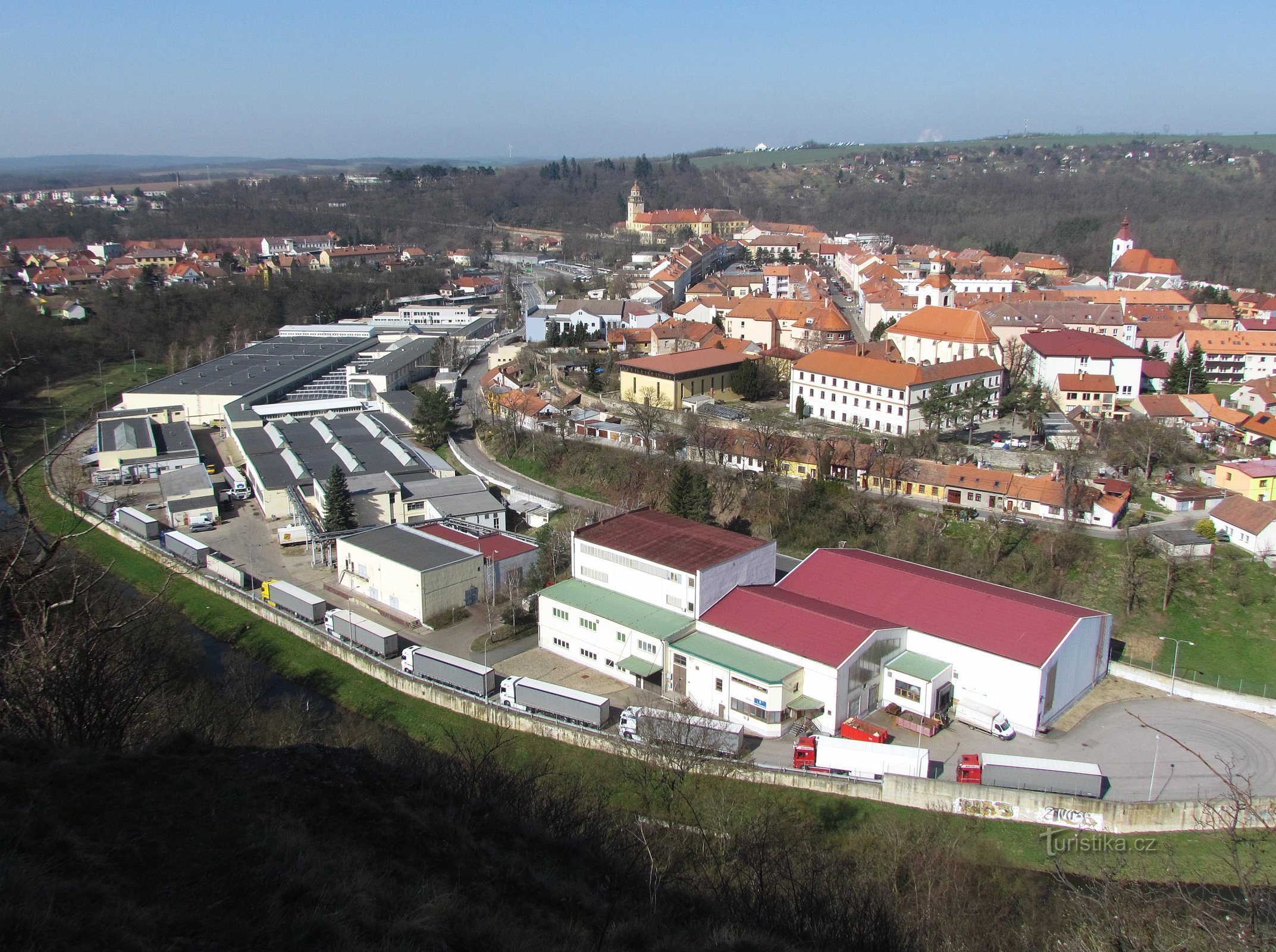 Blick nach Westen auf die Stadt und Umgebung