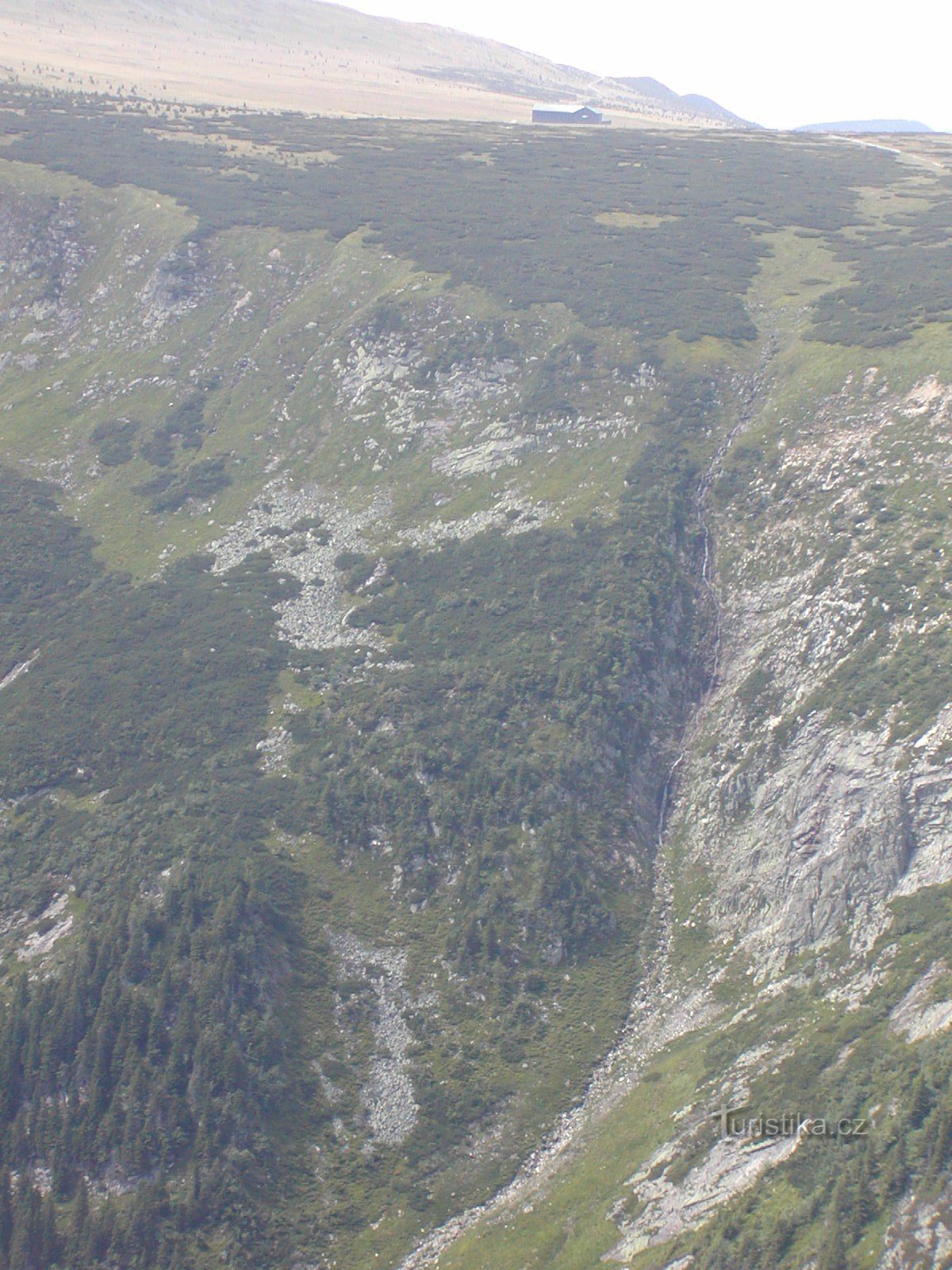 uitzicht vanaf Sněžka naar de gigantische mijn