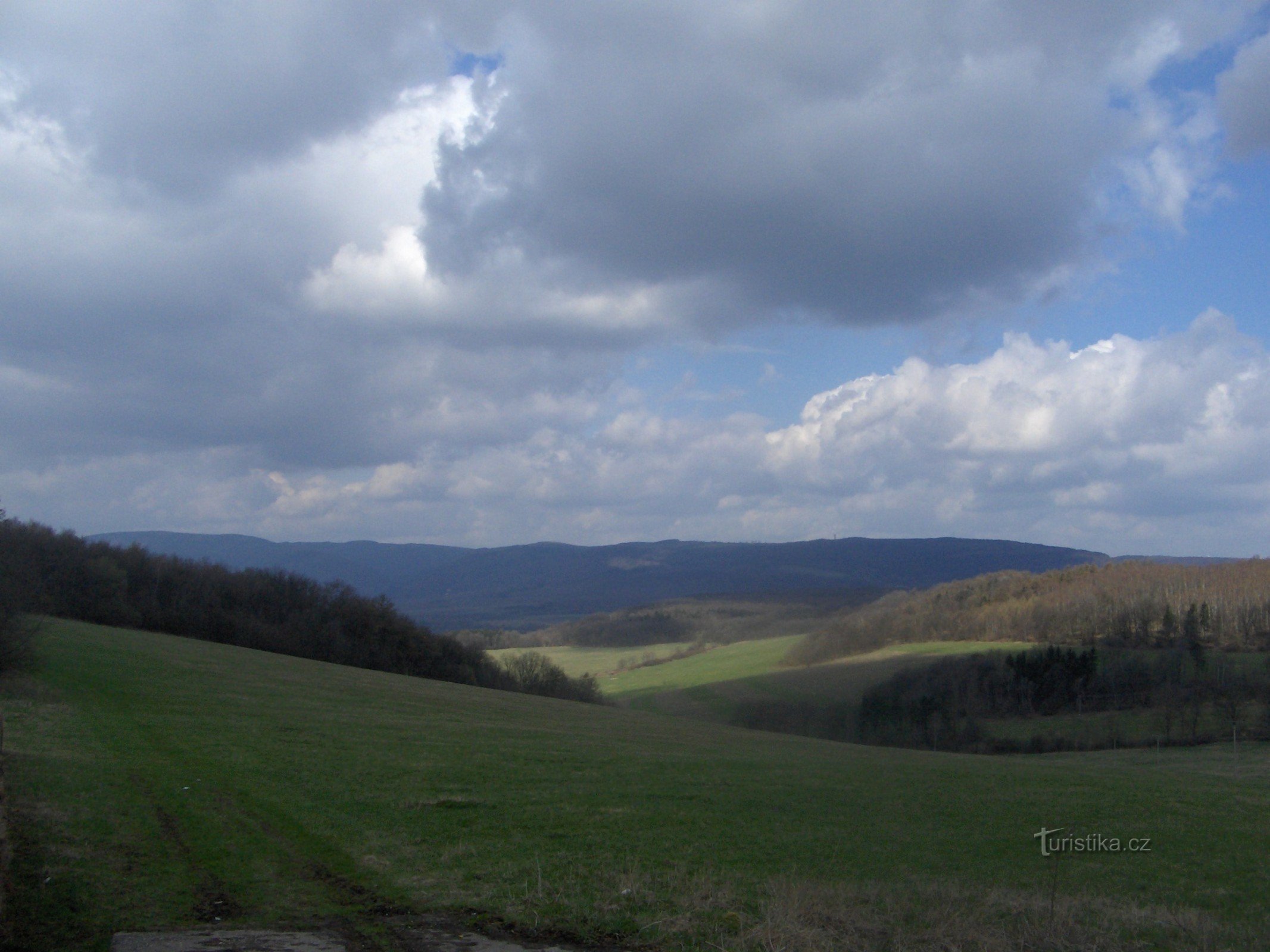 Vista de Zámecký vrch para as montanhas Ore