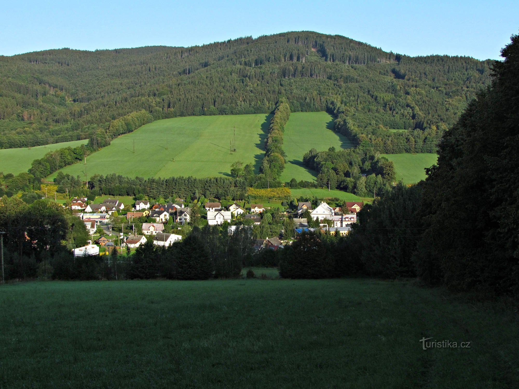 Blick auf Česká Ves und Sokolský kamm