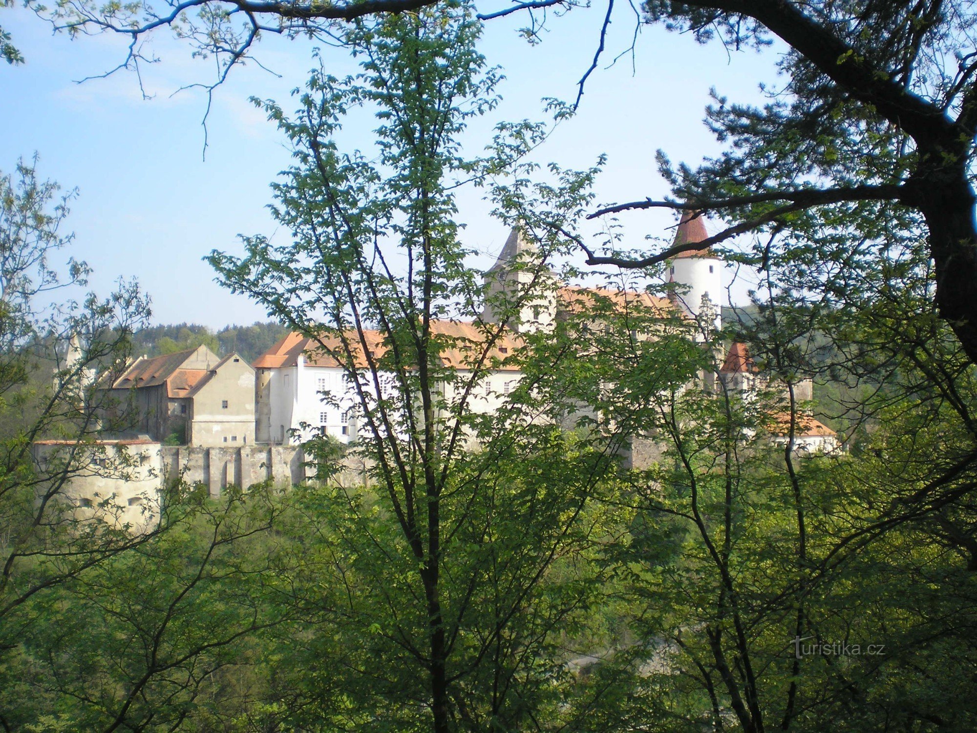 Vistas del castillo desde la carretera.