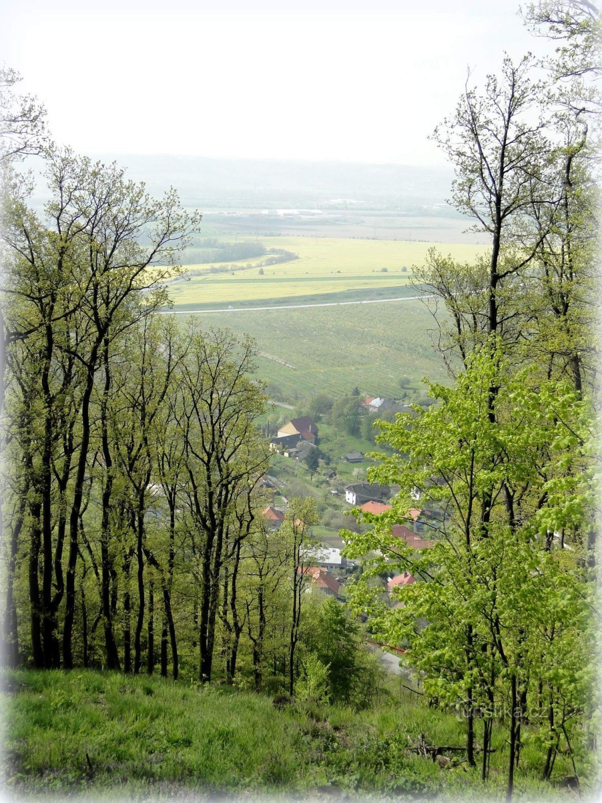 Aussicht auf das Dorf Podhoří und das Mährische Tor