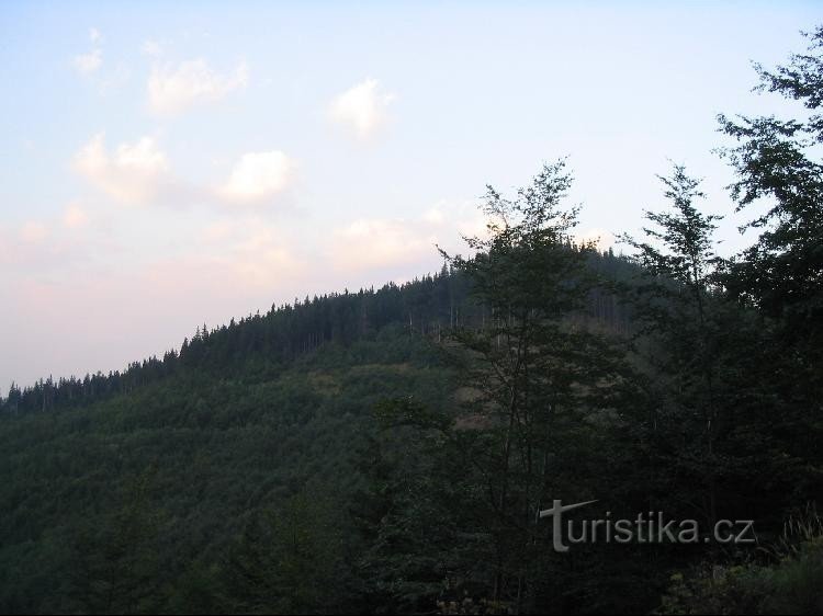 Vistas ao longo do caminho abaixo de Zelený