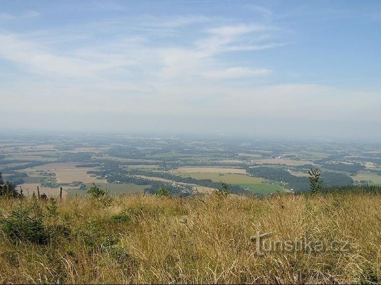 Blick unter den Gipfel (Žermanice und Těrlicko im Hintergrund)