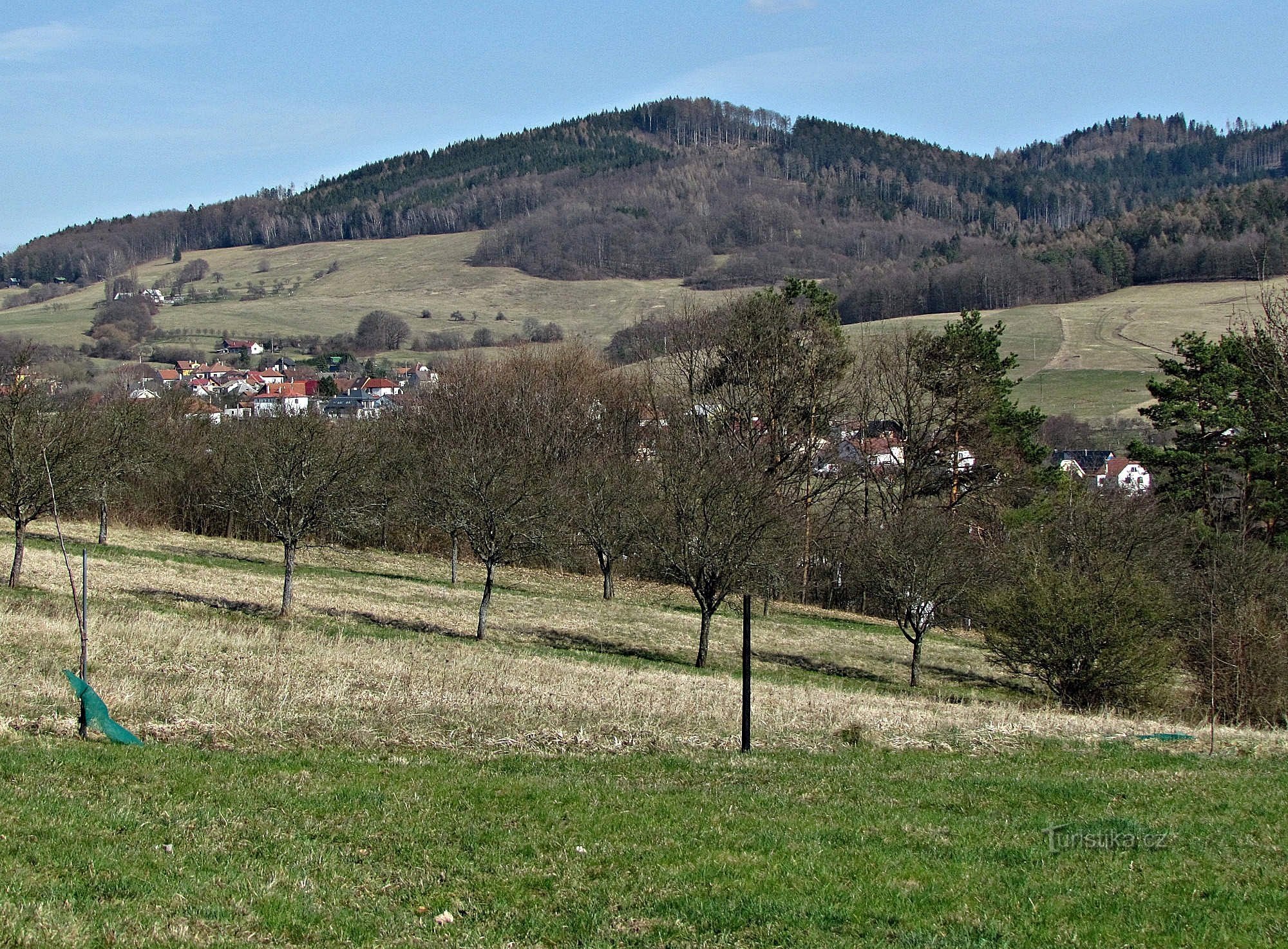 θέα από τη νότια πλαγιά του Klenčov