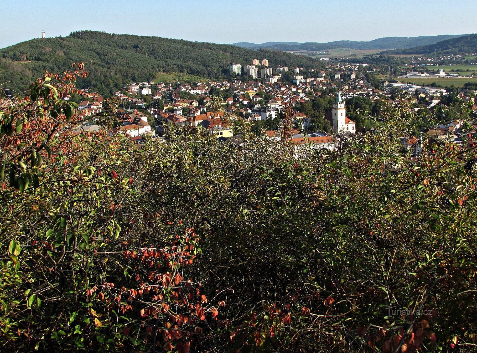 Quang cảnh từ sườn núi Květnice