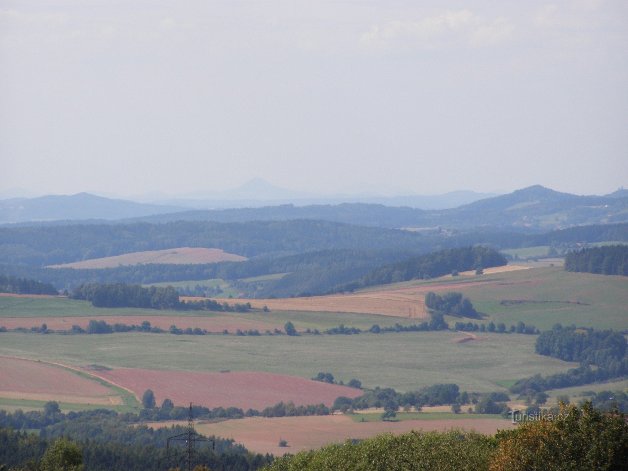 pogledi iz Zvičine, Bezděz v ozadju