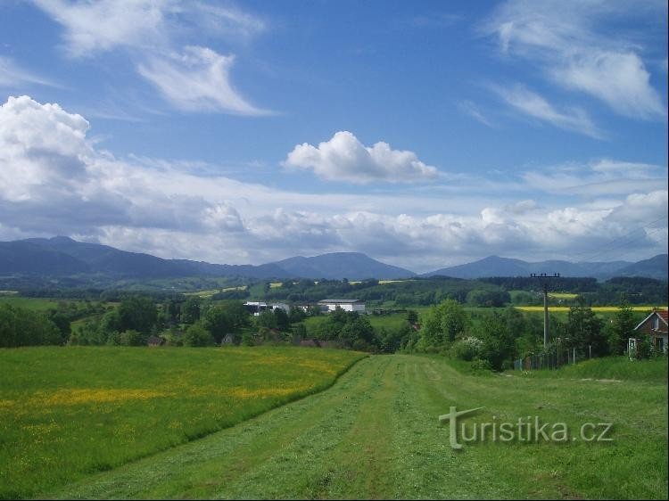 kilátás - balról Lysá, Lucfenyő, Kněhyně