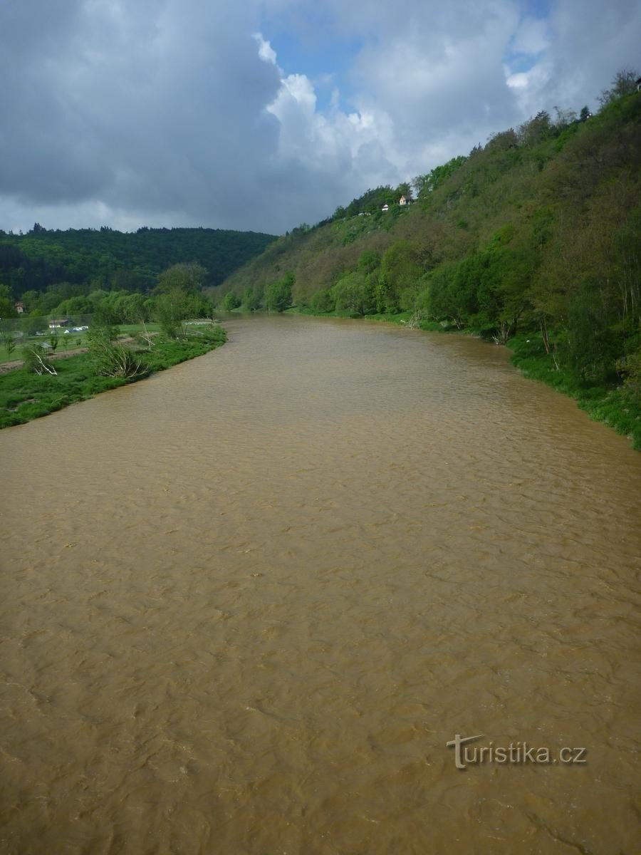 Hádí skála și punctul de belvedere Třeštibok