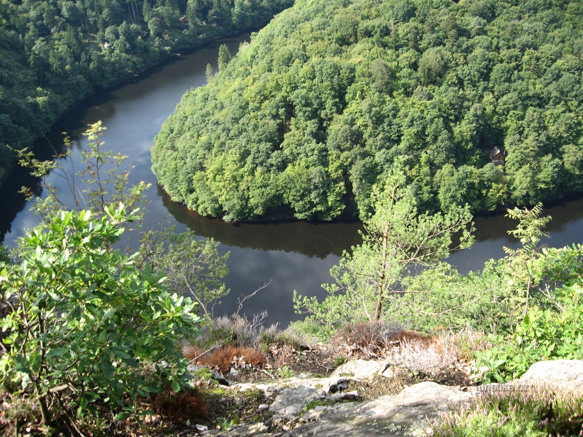 Mirante Máj - uma vista dos arredores a montante