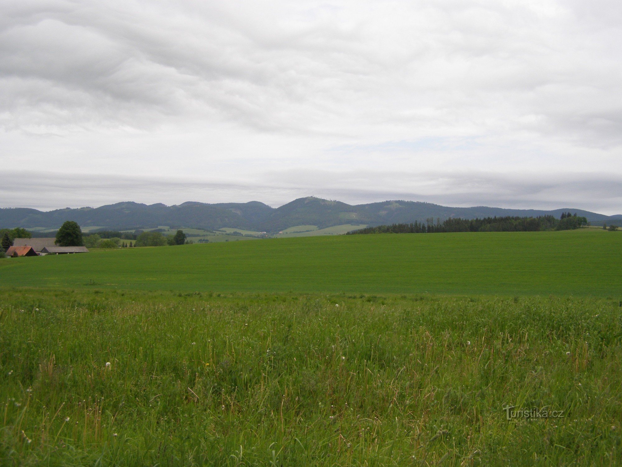 Uitzicht op het Javoří-gebergte - vlakbij het kruis