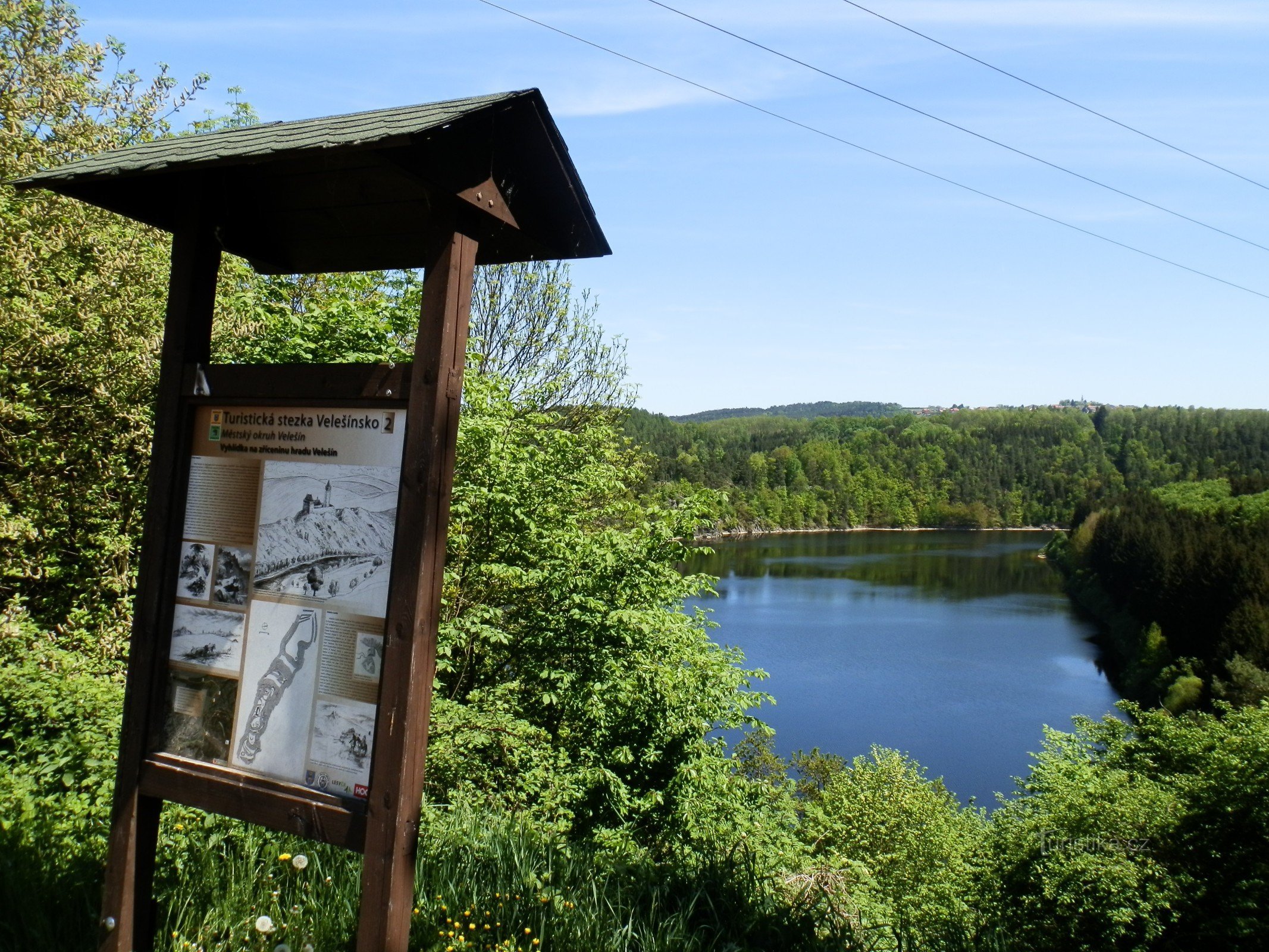 vue sur la ronce du château de Velešín