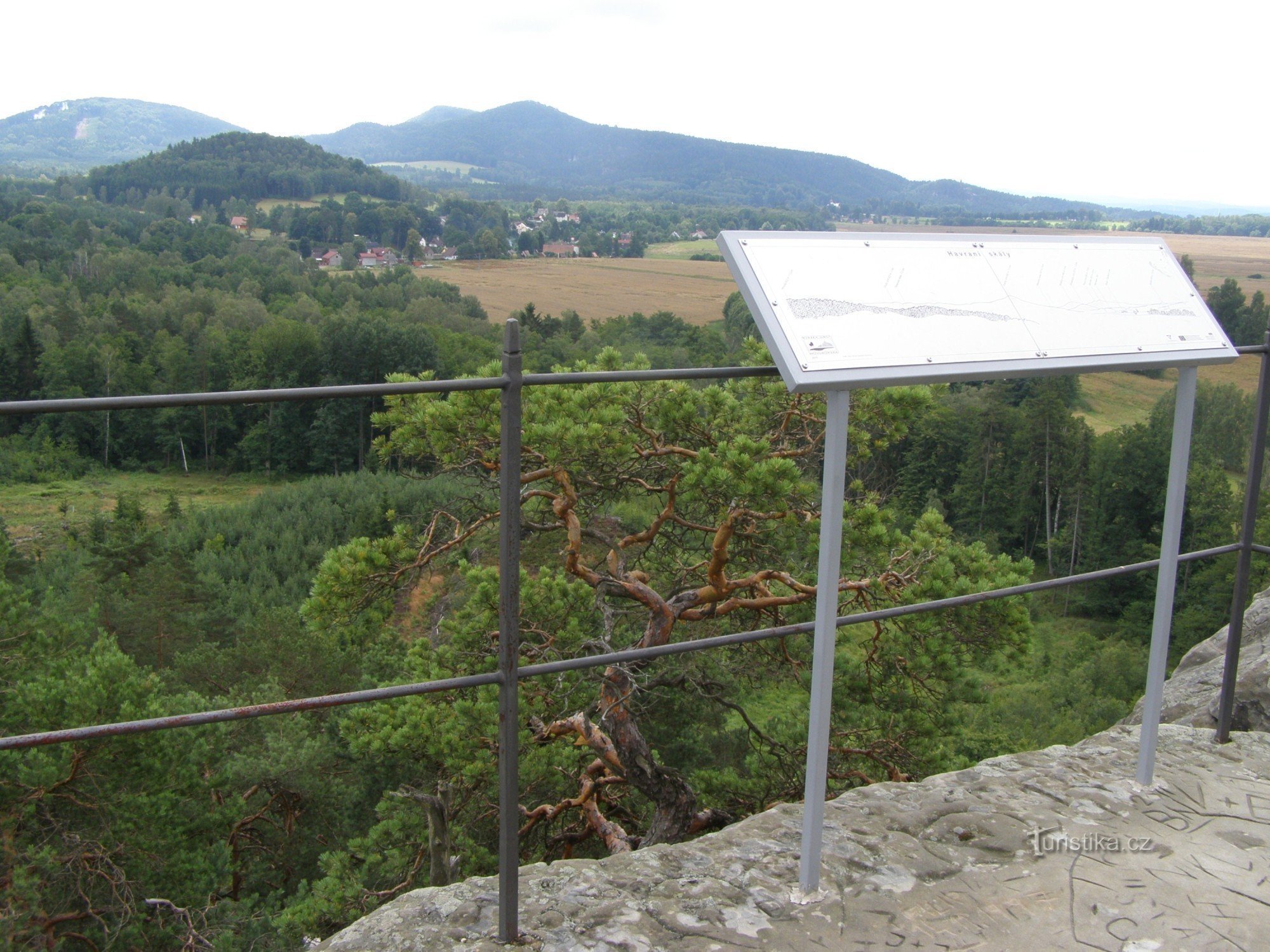 Mirante no topo das Raven Rocks