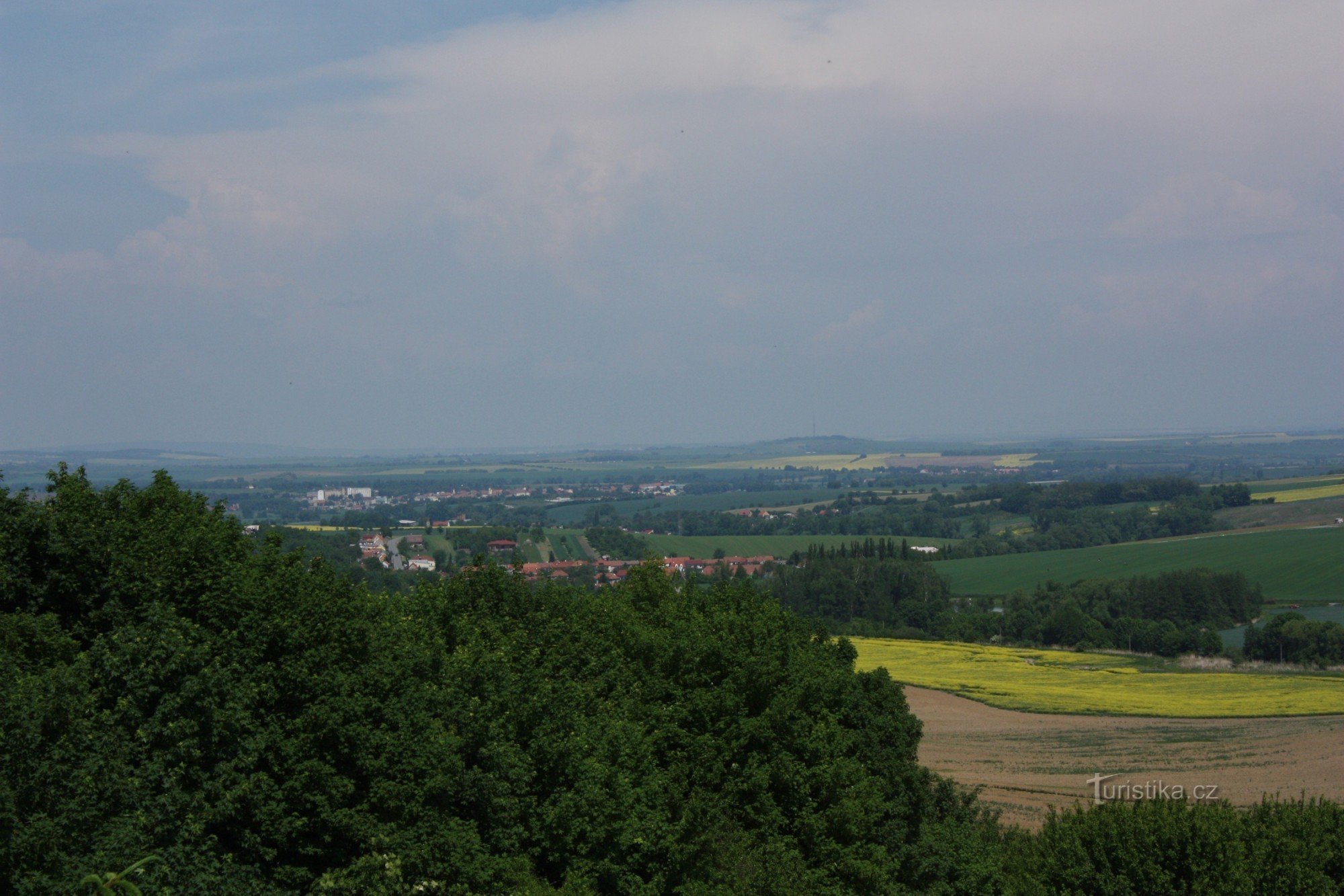 Vista da igreja de Orlovice em direção a Ivanovice na Hané