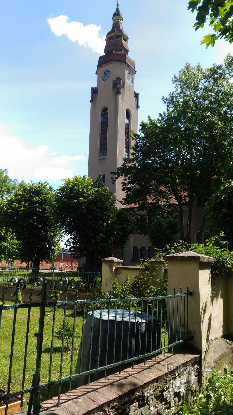 Wieża widokowa czechosłowackiego kościoła husyckiego w Duchcovie.