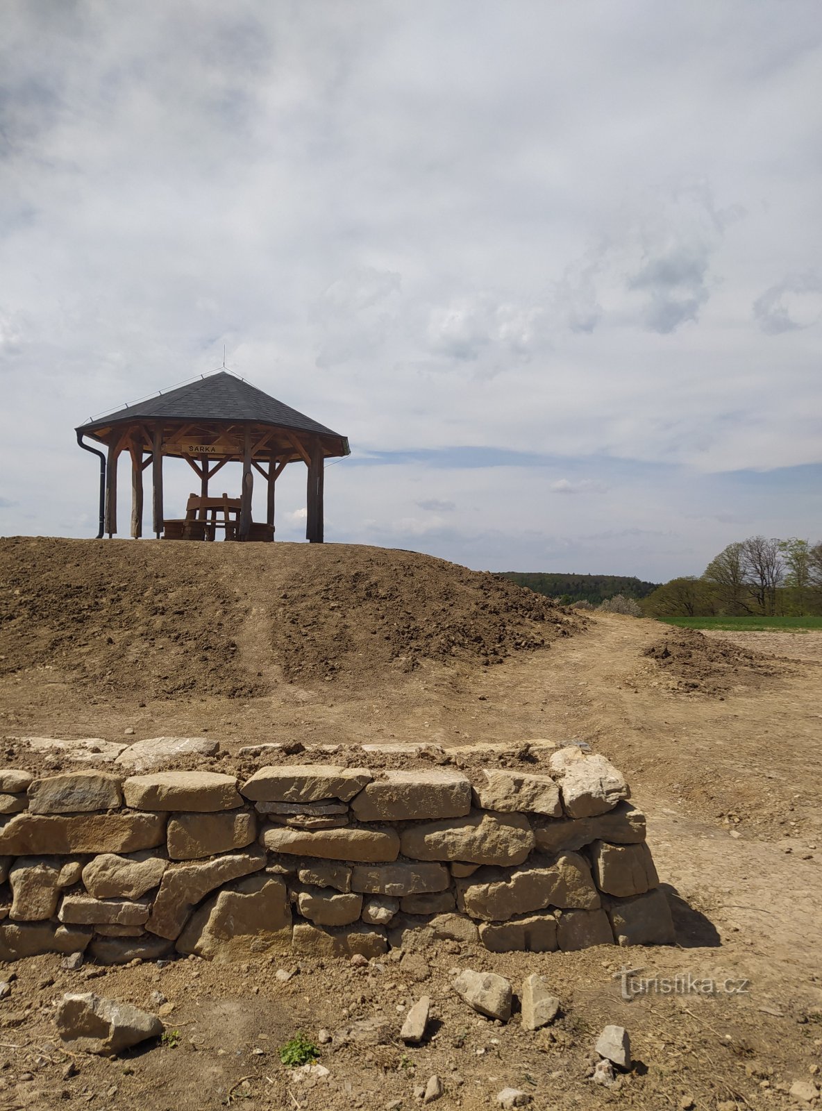 Il punto panoramico Šárka è una tappa della pista ciclabile 5015 e del sentiero Napajedel