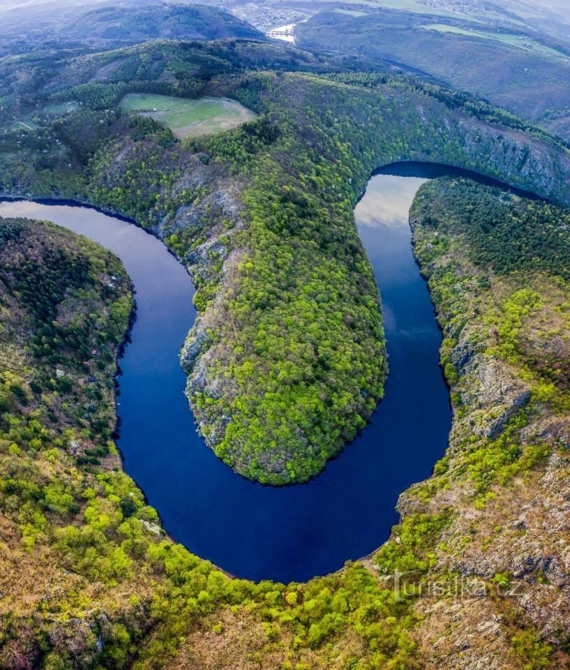 Vistas do Moldava e bolinhos de morango