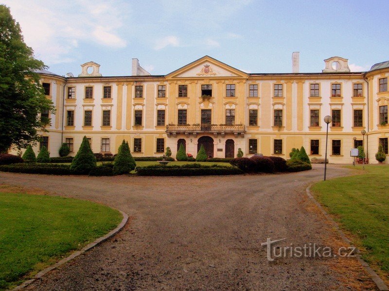 Un château incendié