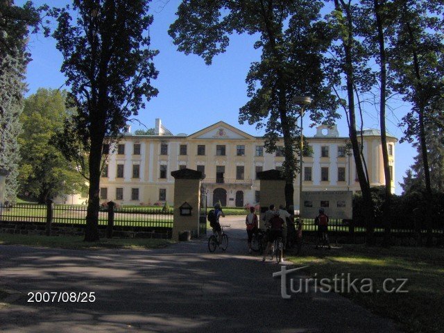 el castillo calcinado de Zahrádka