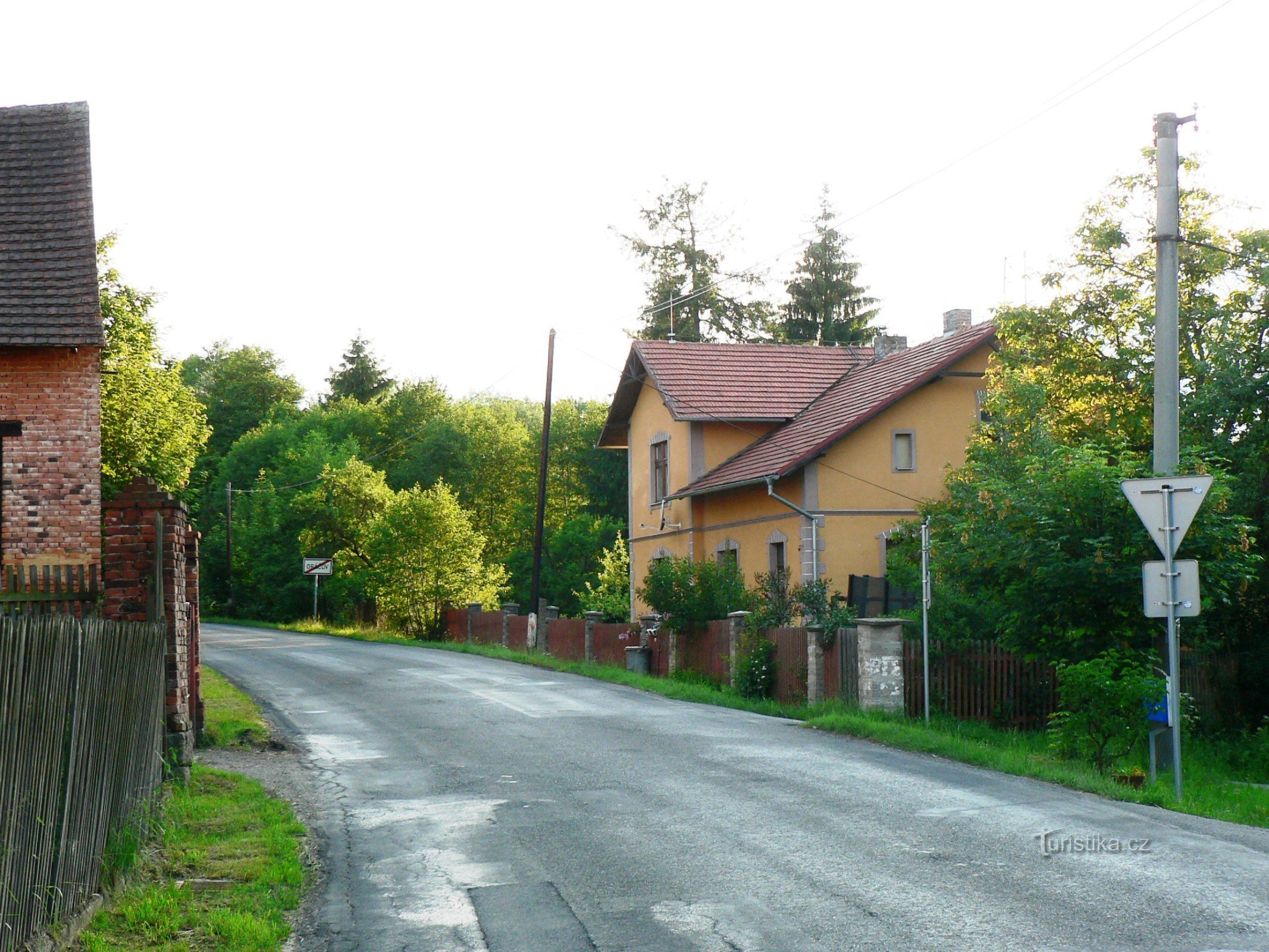 saída de Oráčov para Jesenice