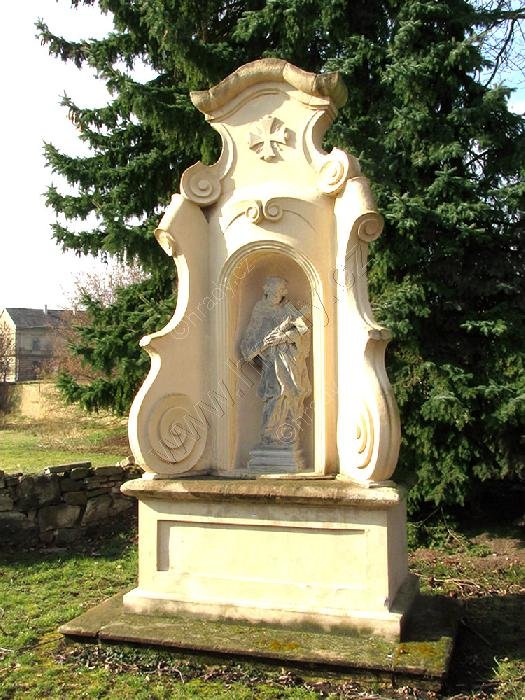 výklenková kaple se sochou sv. Jana Nepomuckého