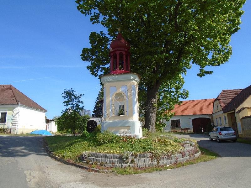 výklenková kaple sv. Antonína se zvoničkou