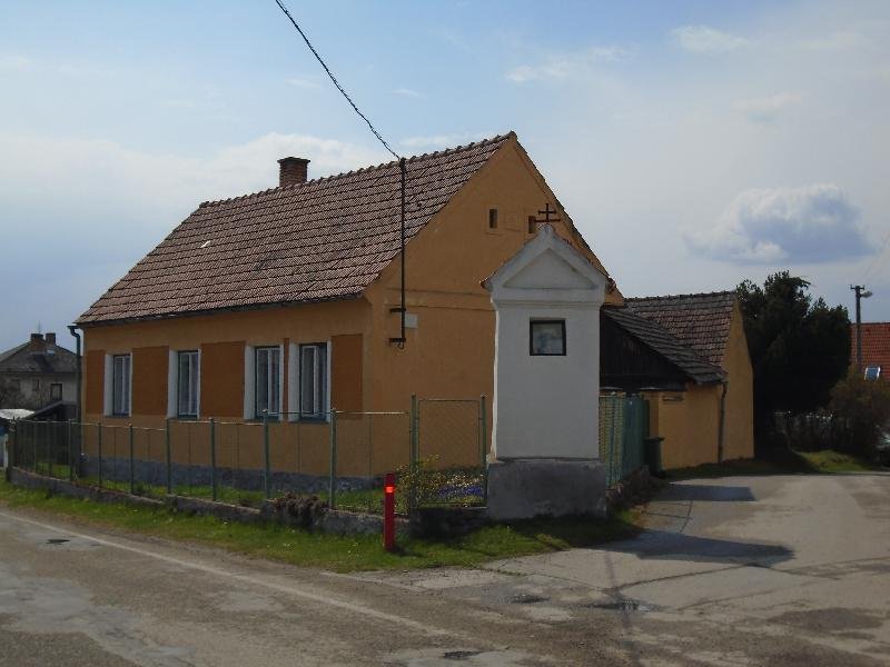 výklenková kaplička Panny Marie