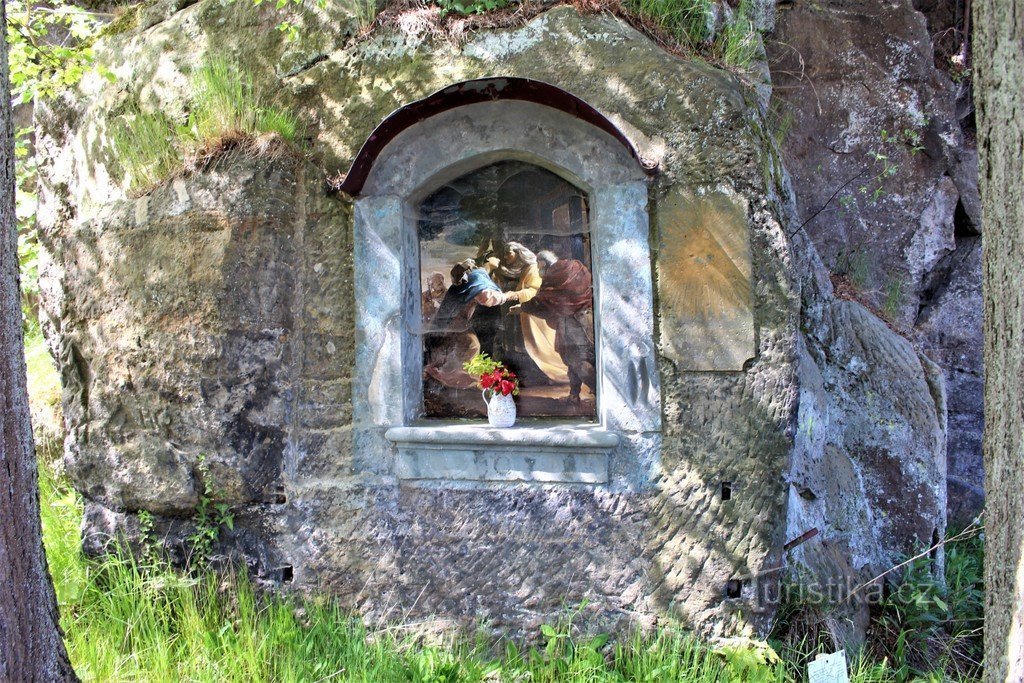 Chapelle rupestre de niche à Dolní Chřibská.