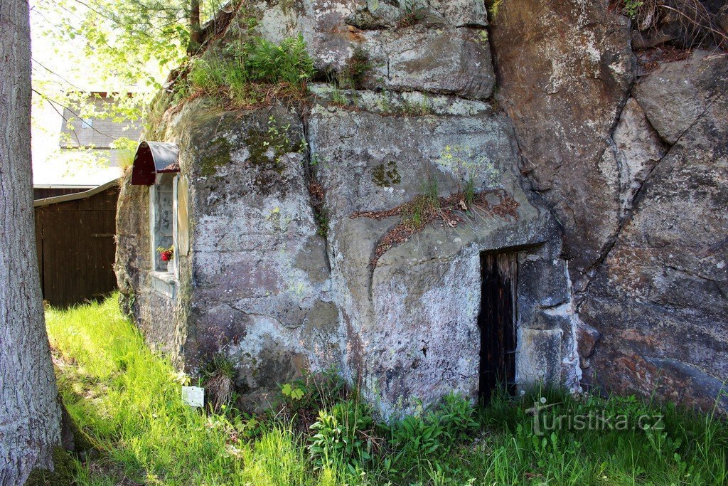 Niche rock chapel in Dolní Chřibská.