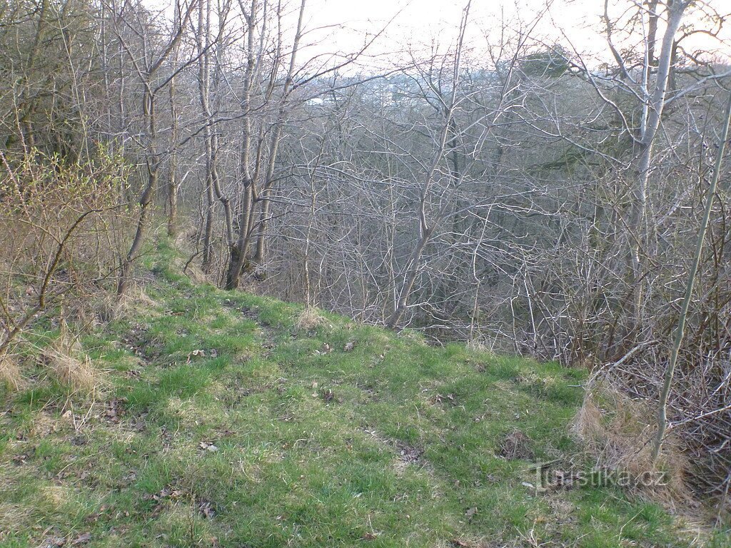 Vykopávky a pozorovatelna CO na Hladovém vrchu v Ostravě - Třebovicích.