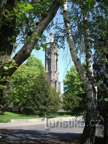 Kyrkan kikar fram