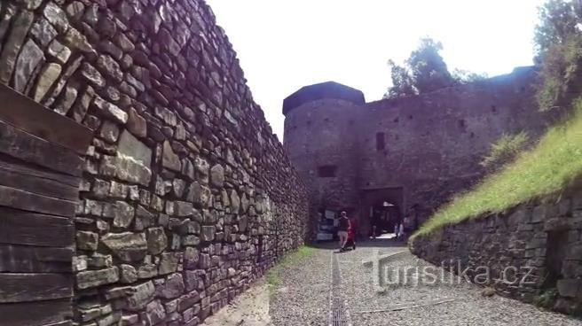 Voyage au château de Hukvaldy. Sentier didactique Hradní vrch.