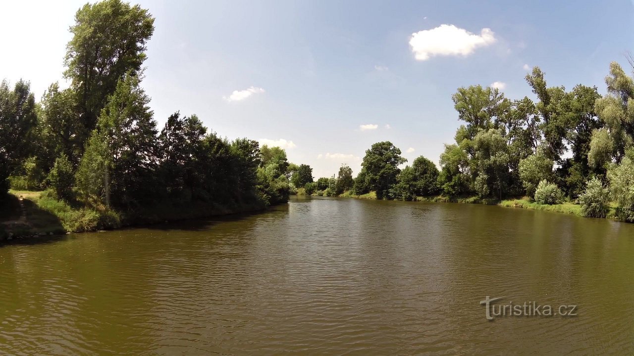 Tocht op de boot Arnošt vanuit Pardubice, richting Kunětice naar Pardubice