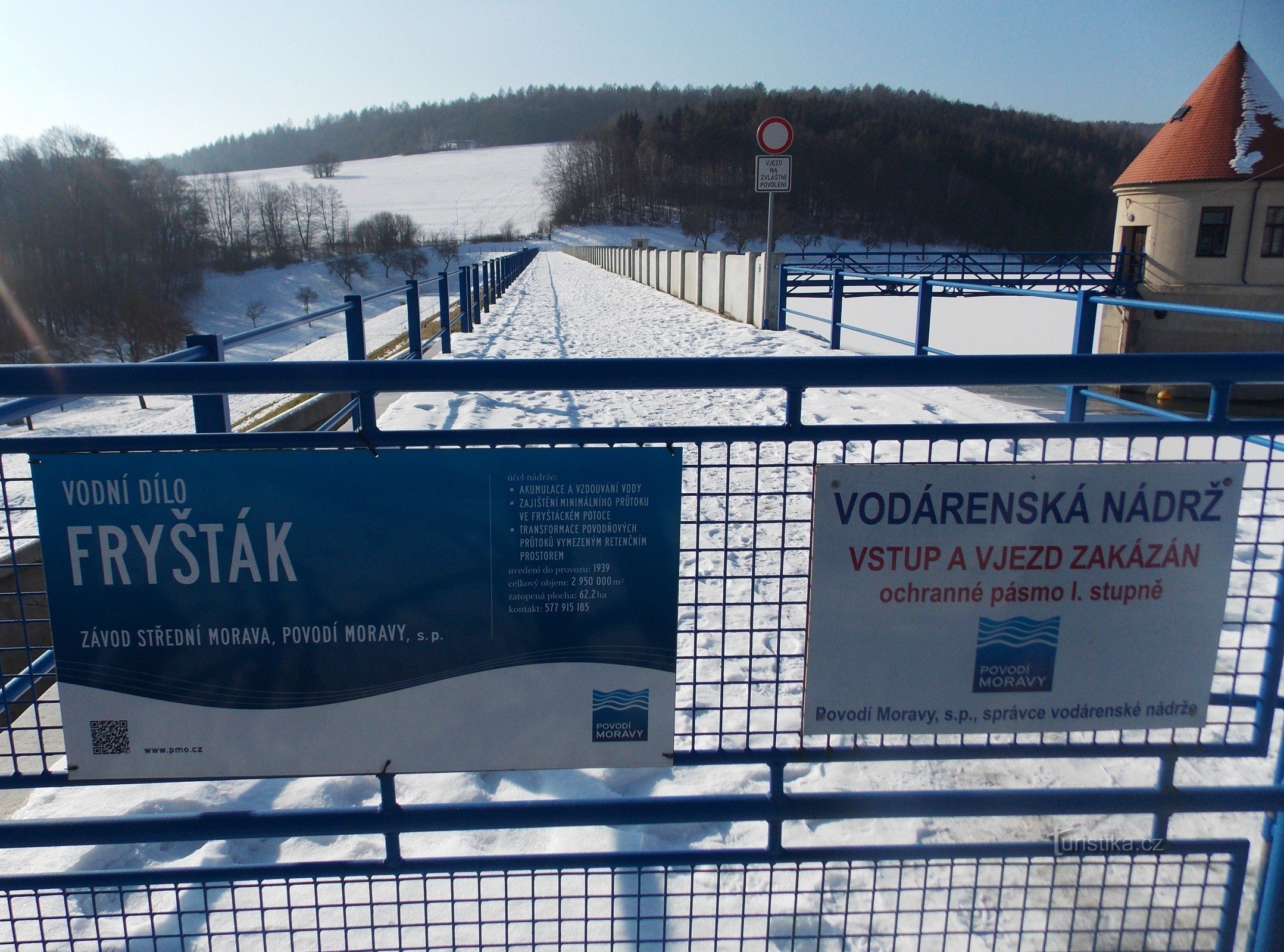 沿着 Fryšták 的水库旅行，并在 Zlín 附近的 Kostelec 散步