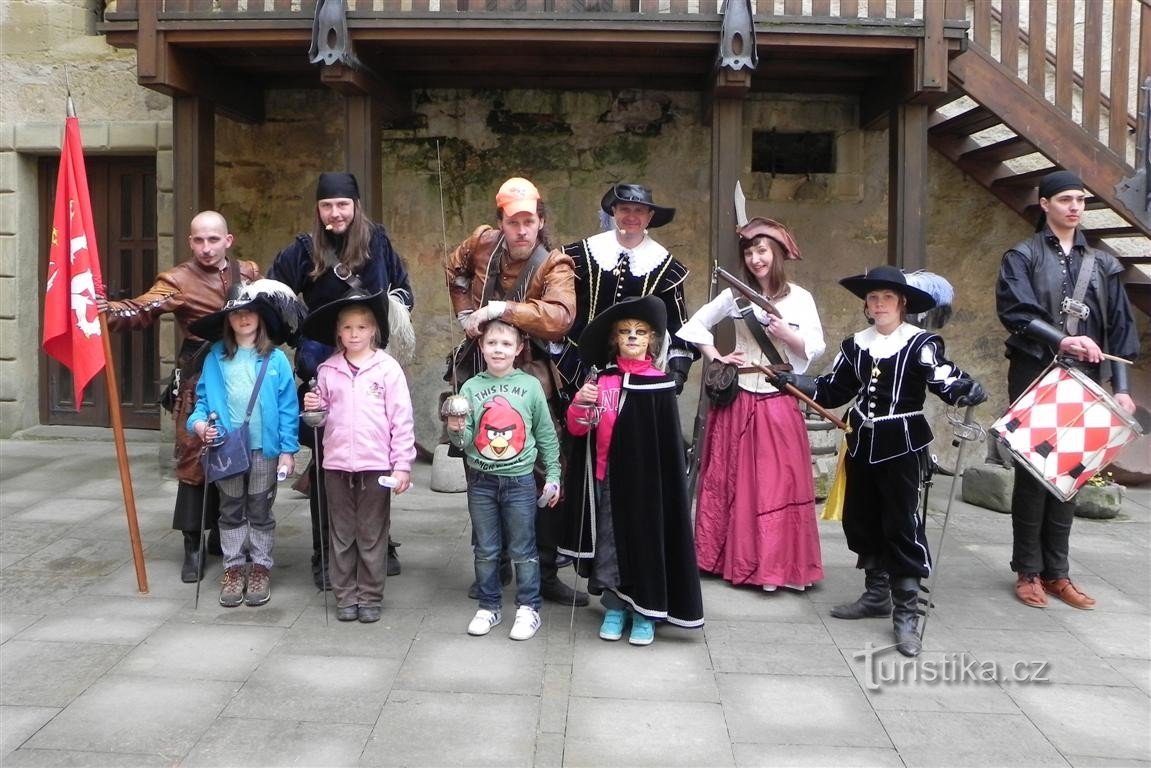 Een reis met kinderen voor een sprookje, wijn en geschiedenis naar het kasteel en kasteel van Staré Hrady bij Jičín