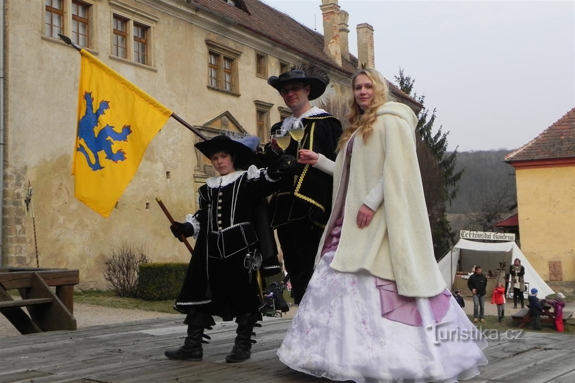 Een reis met kinderen voor een sprookje, wijn en geschiedenis naar het kasteel en kasteel van Staré Hrady bij Jičín