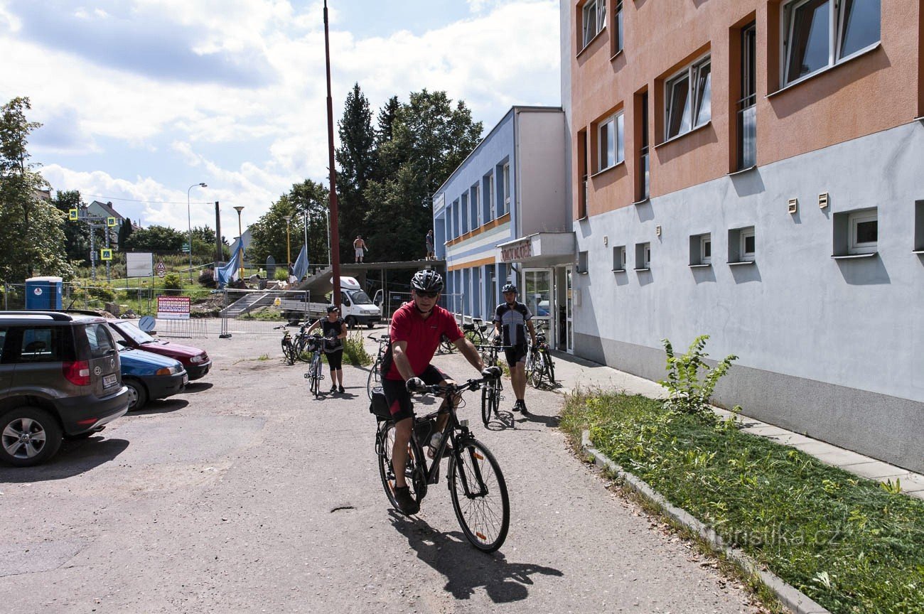 Turisták a bentlakásos iskolában